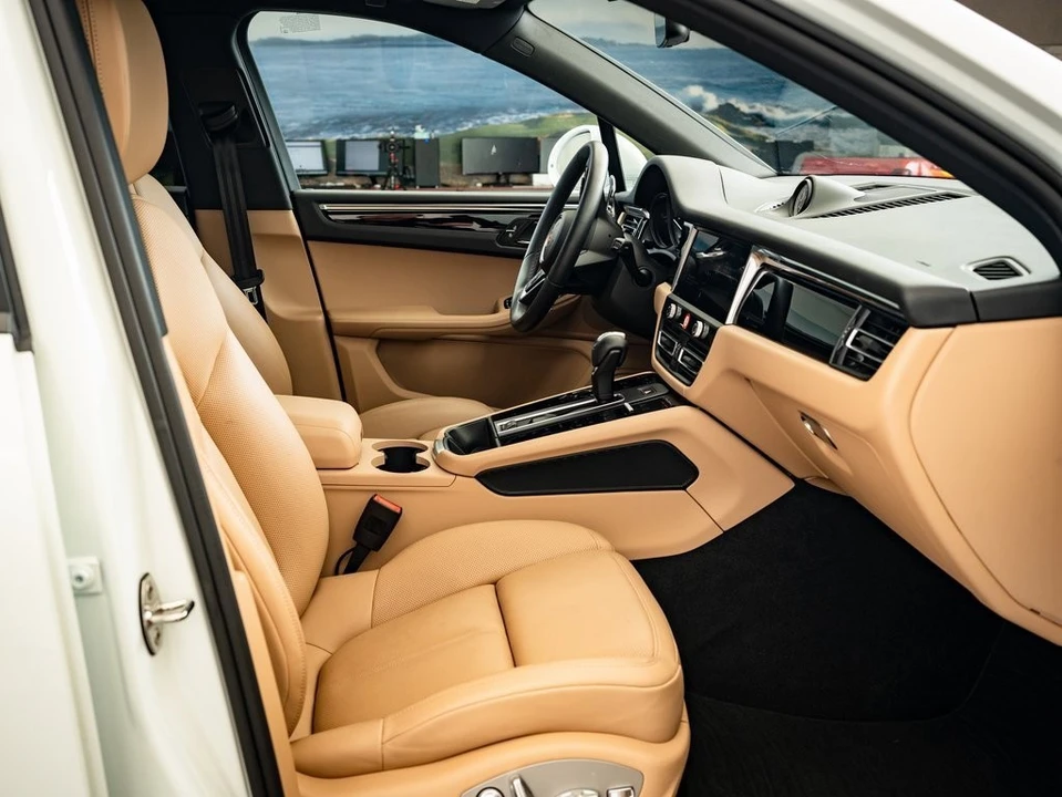 2024 Porsche Macan - Image 20 of 21