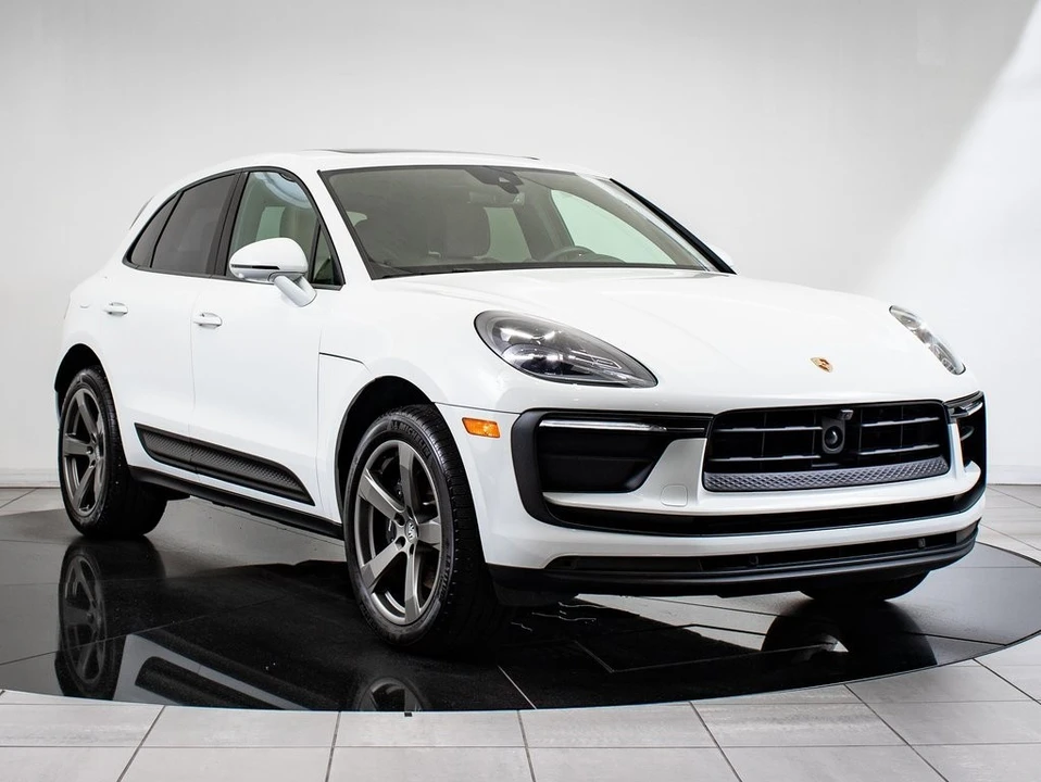 2024 Porsche Macan - Image 10 of 21