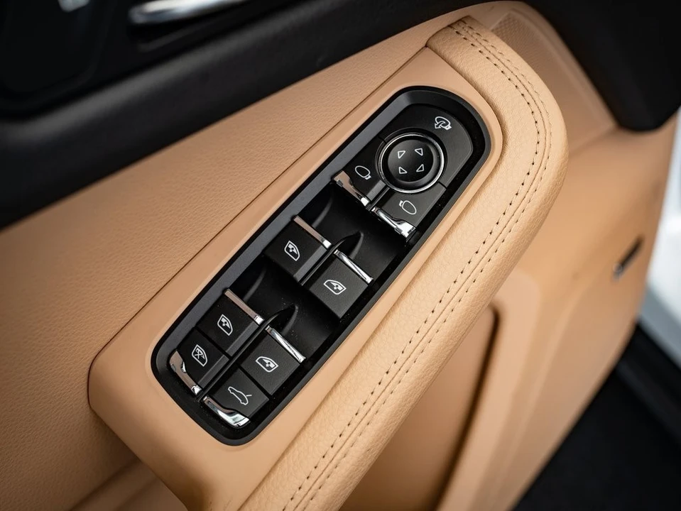 2024 Porsche Macan - Image 21 of 21