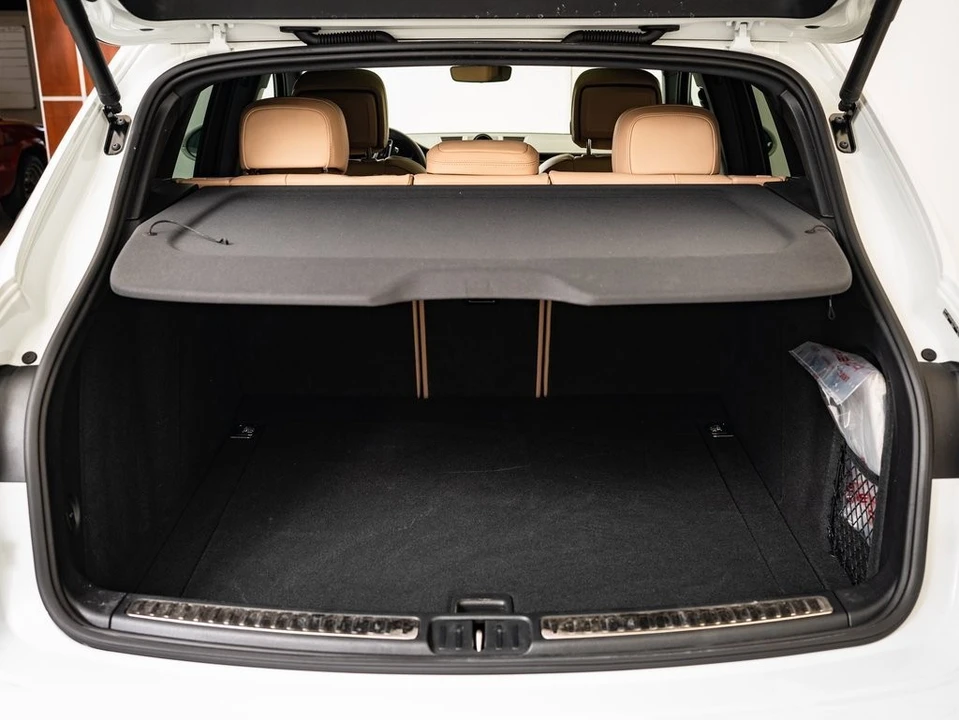 2024 Porsche Macan - Image 18 of 21