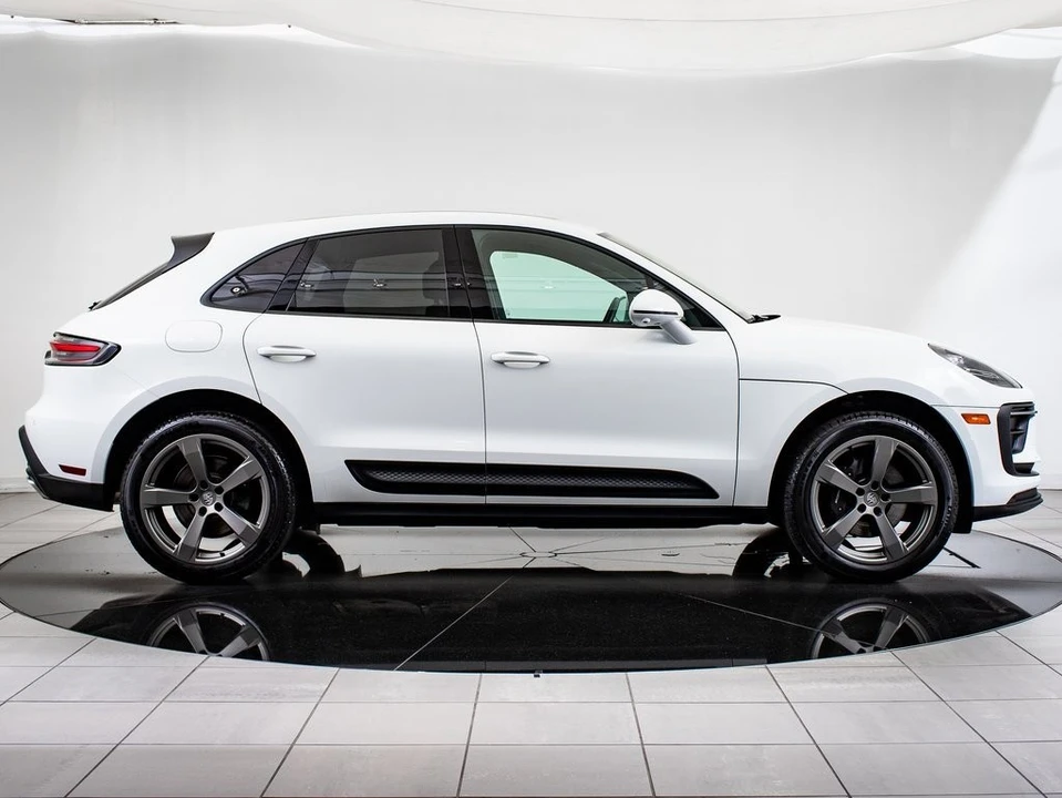2024 Porsche Macan - Image 9 of 21