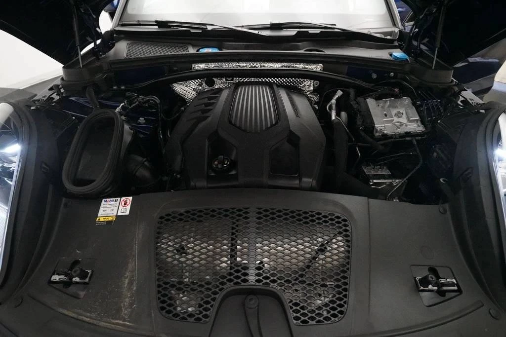 2024 Porsche Macan - Image 2 of 4