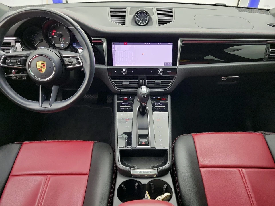 2024 Porsche Macan - Image 10 of 29
