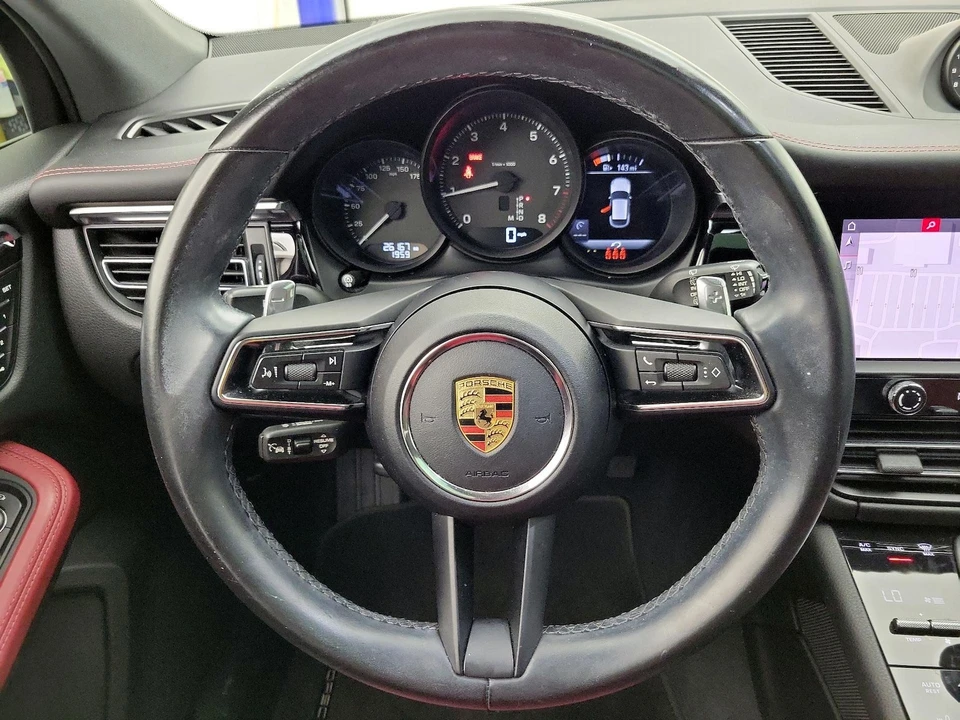2024 Porsche Macan - Image 11 of 29