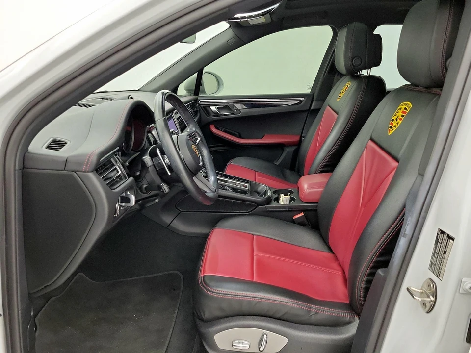 2024 Porsche Macan - Image 12 of 29