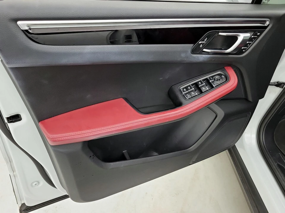 2024 Porsche Macan - Image 13 of 29