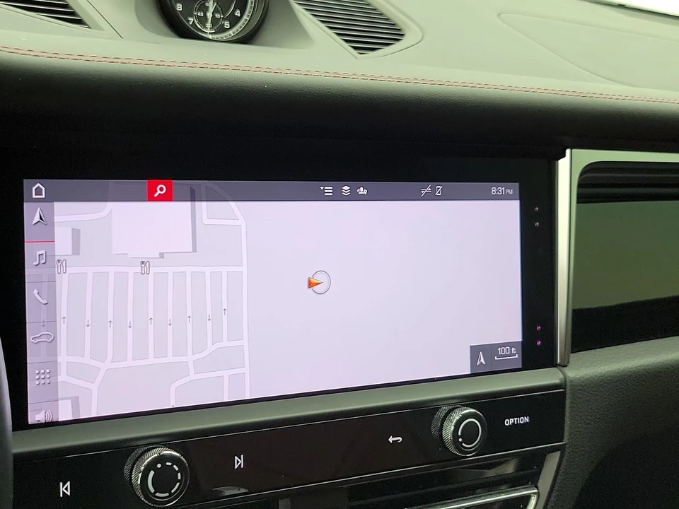 2024 Porsche Macan - Image 15 of 29