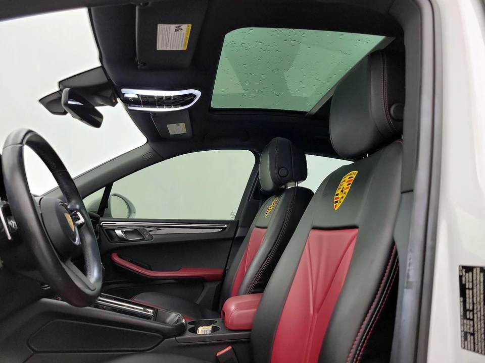2024 Porsche Macan - Image 21 of 29