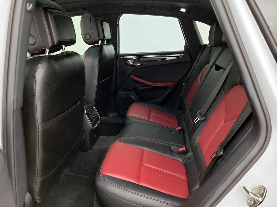 2024 Porsche Macan - Image 22 of 29