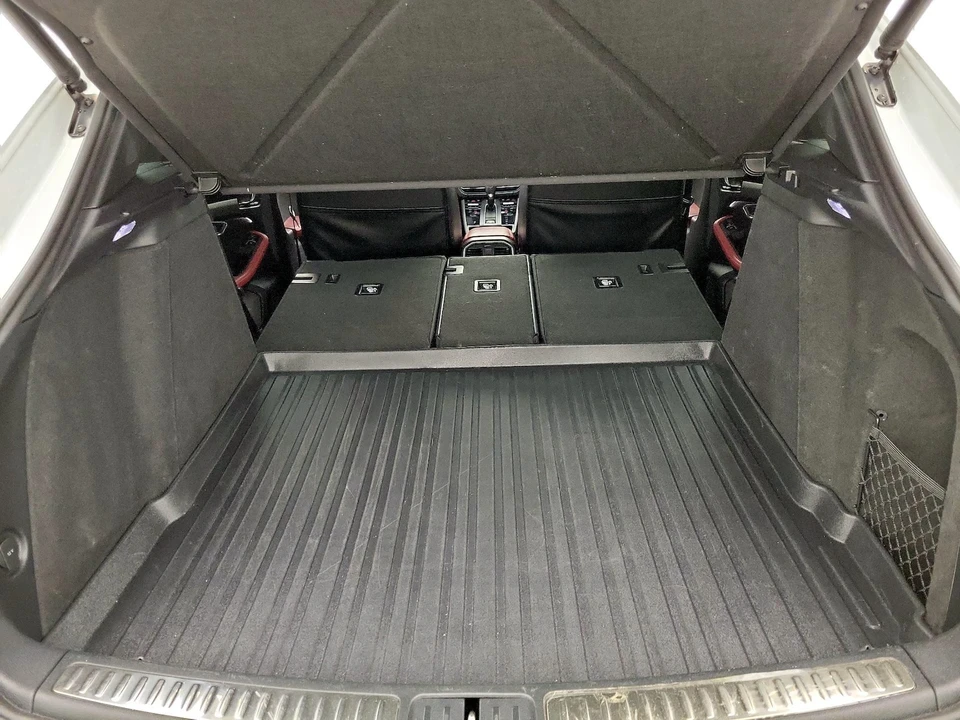 2024 Porsche Macan - Image 24 of 29