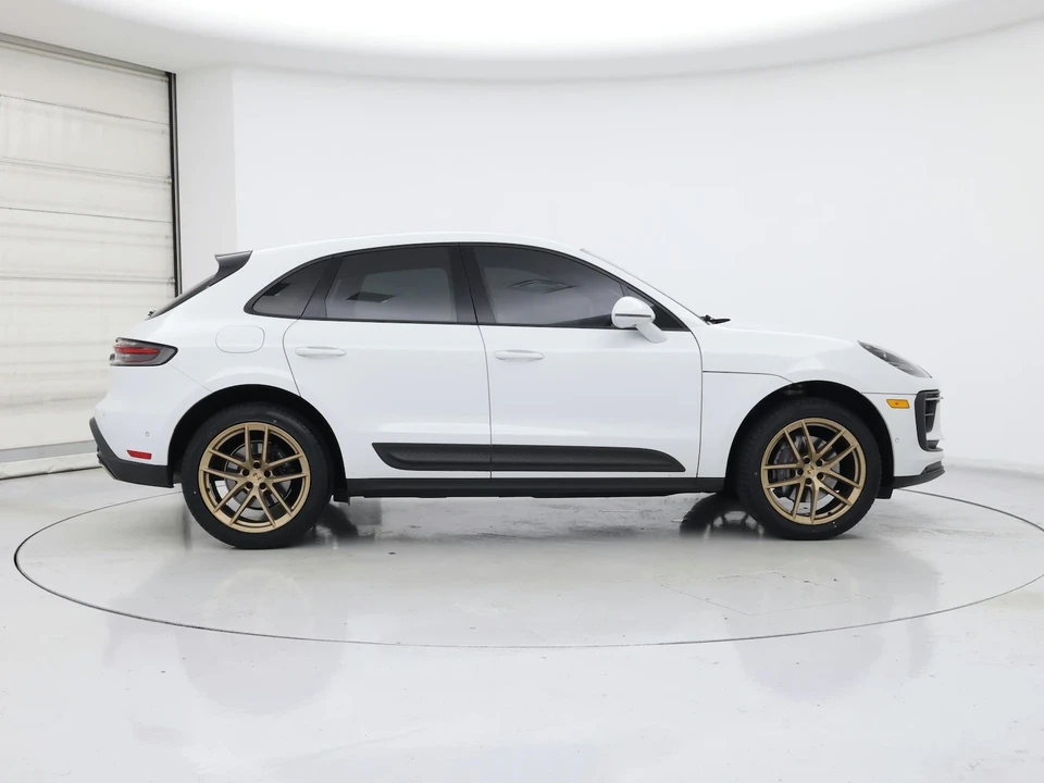 2024 Porsche Macan - Image 8 of 29