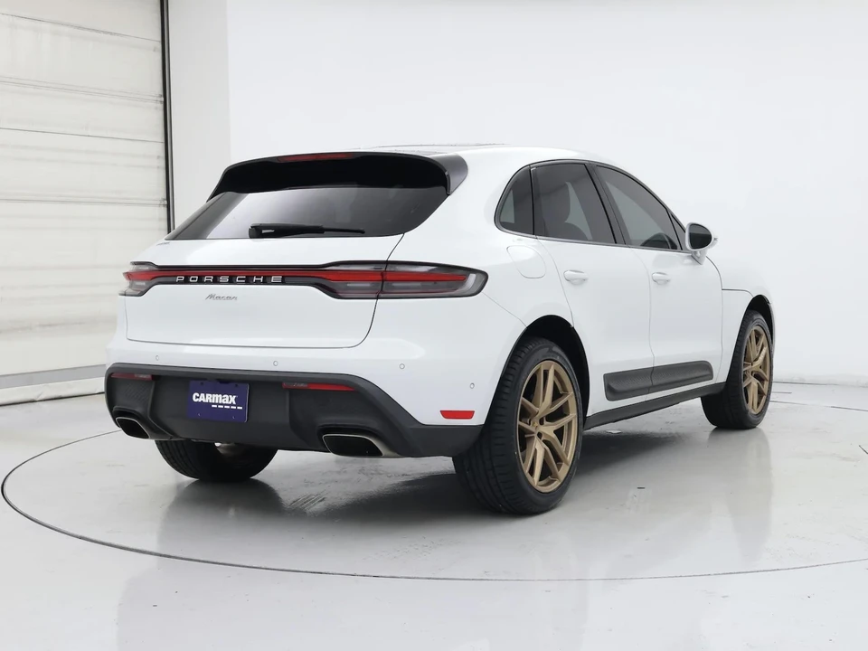 2024 Porsche Macan - Image 9 of 29