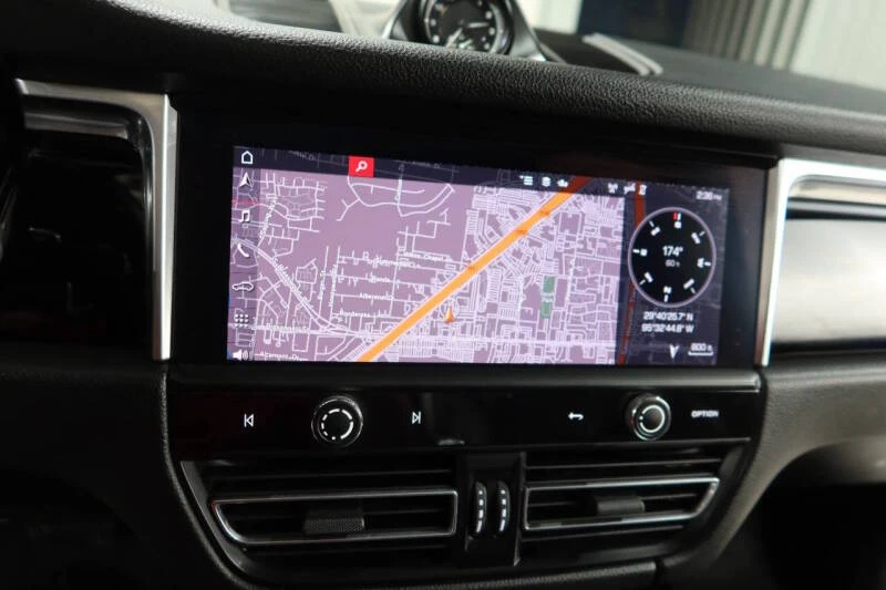 2024 Porsche Macan - Image 22 of 31
