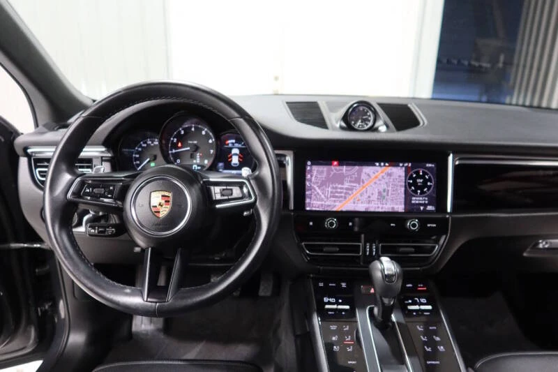 2024 Porsche Macan - Image 20 of 31