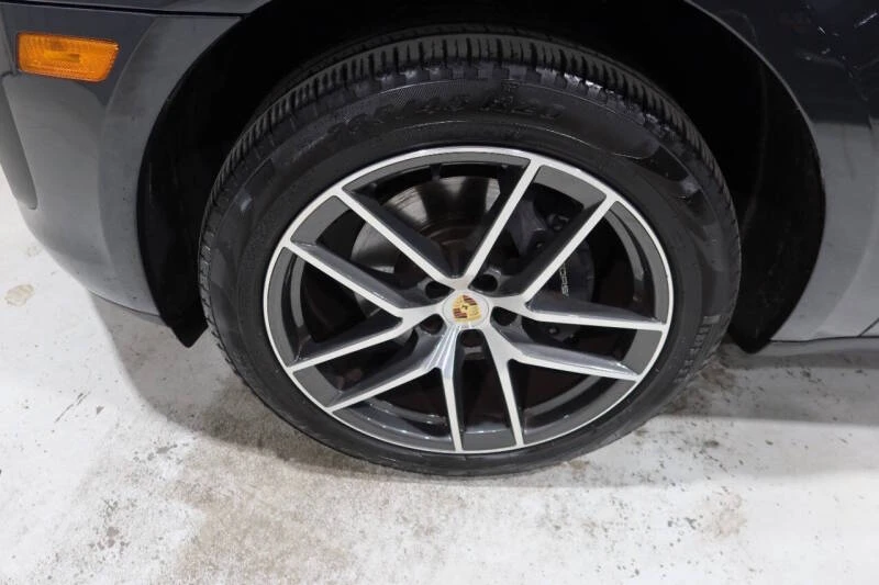 2024 Porsche Macan - Image 10 of 31