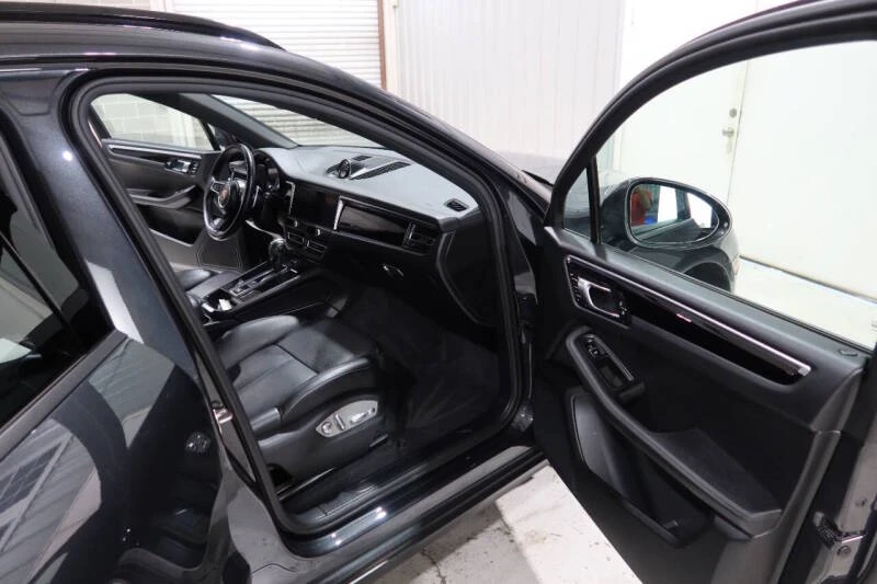 2024 Porsche Macan - Image 12 of 31