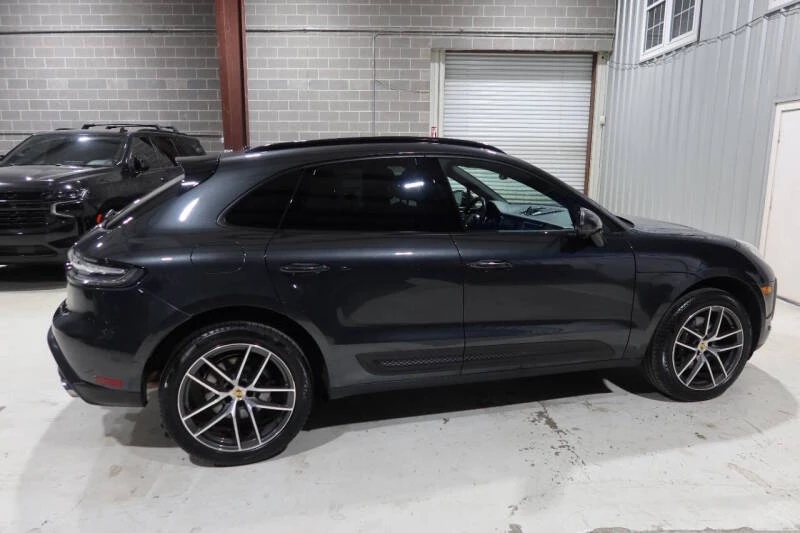 2024 Porsche Macan - Image 6 of 31