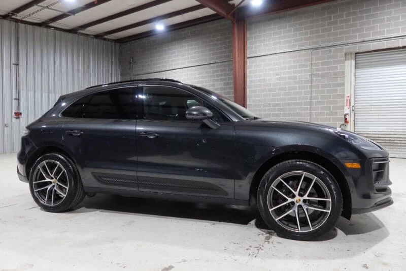 2024 Porsche Macan - Image 7 of 31