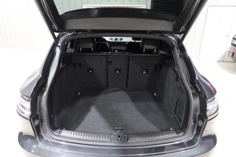 2024 Porsche Macan - Image 27 of 31