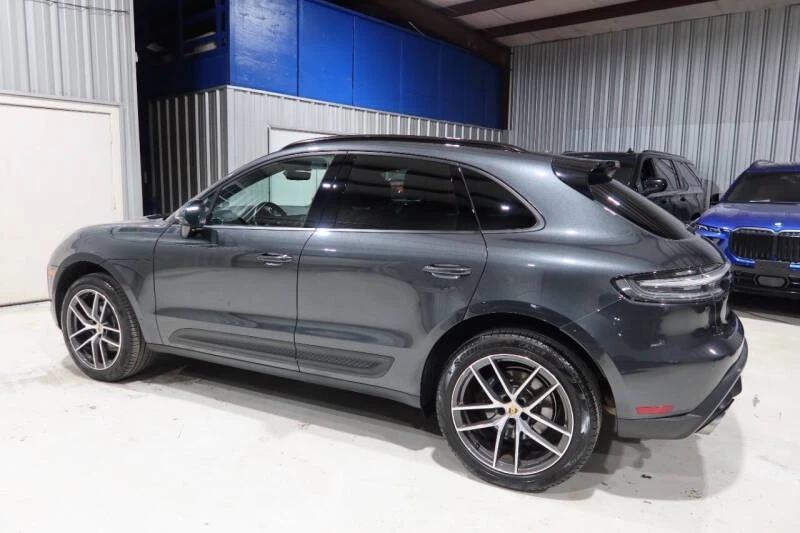 2024 Porsche Macan - Image 2 of 31