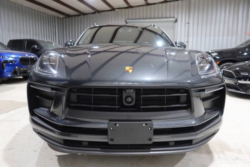 2024 Porsche Macan - Image 8 of 31