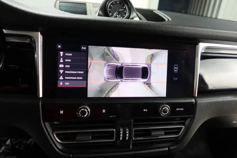 2024 Porsche Macan - Image 23 of 31