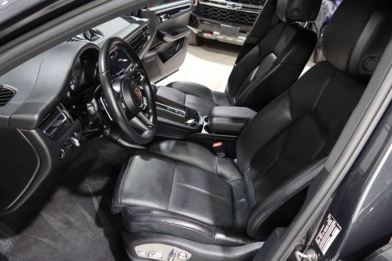 2024 Porsche Macan - Image 19 of 31