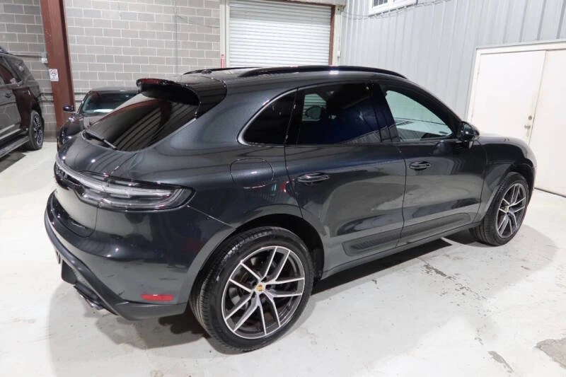 2024 Porsche Macan - Image 5 of 31