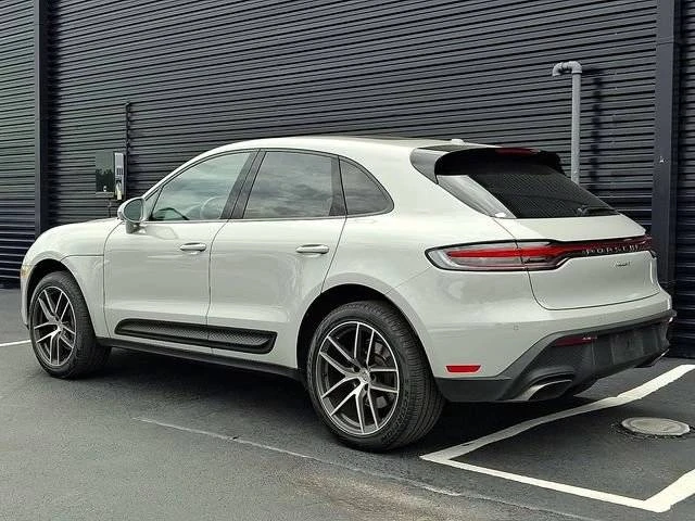 2024 Porsche Macan - Image 3 of 4