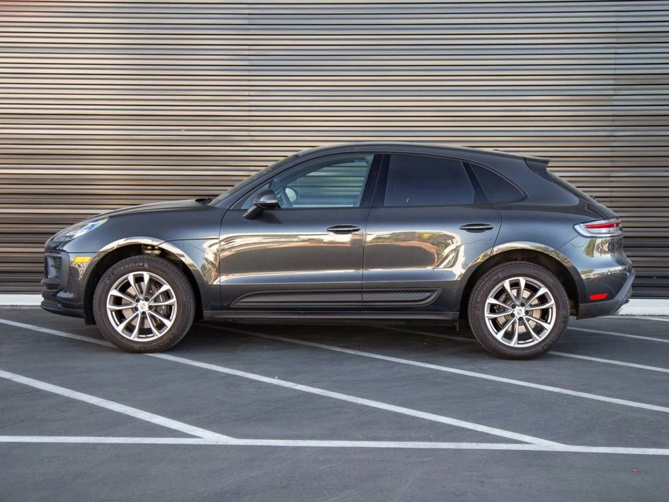 2024 Porsche Macan - Image 2 of 4