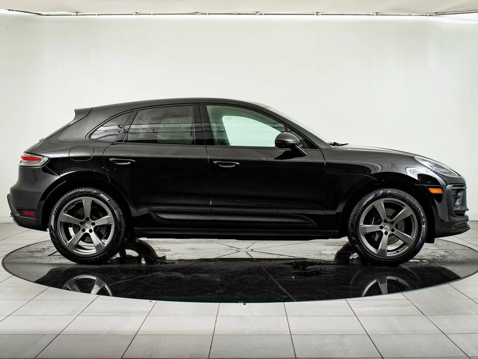 2024 Porsche Macan - Image 9 of 21
