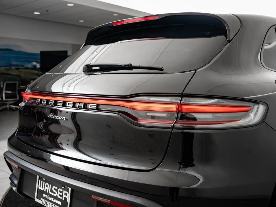 2024 Porsche Macan - Image 18 of 21