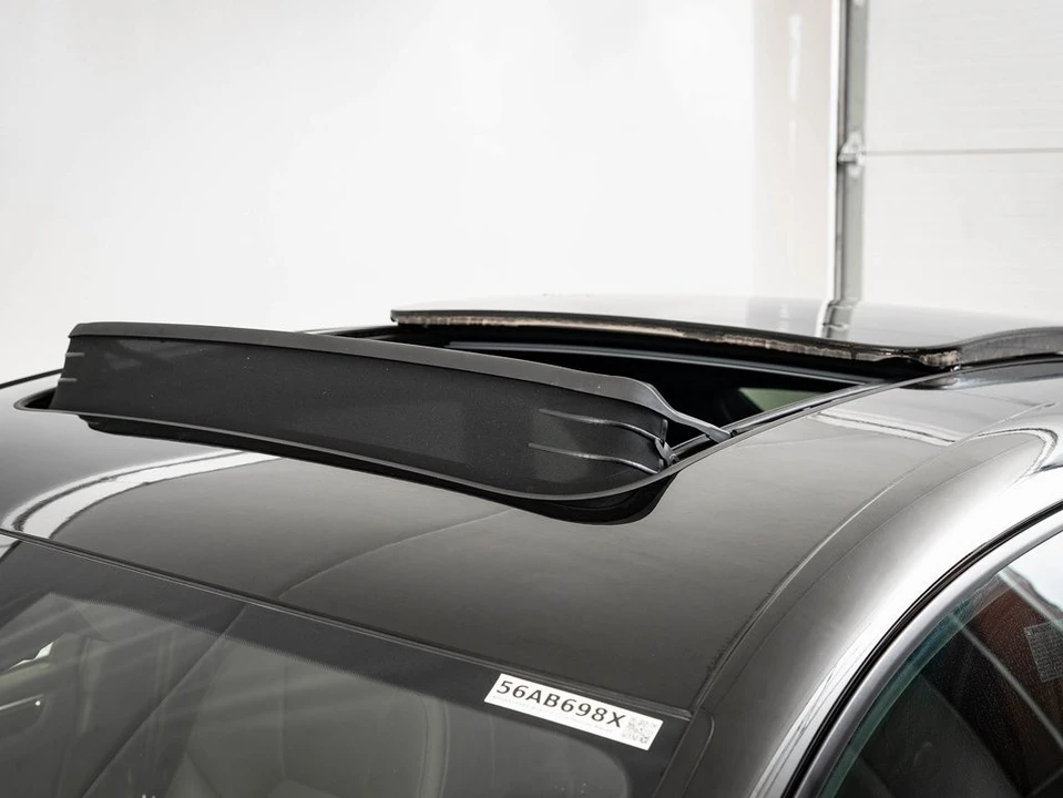 2024 Porsche Macan - Image 15 of 21