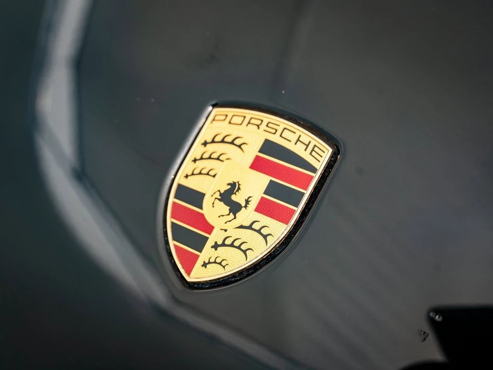 2024 Porsche Macan - Image 17 of 21