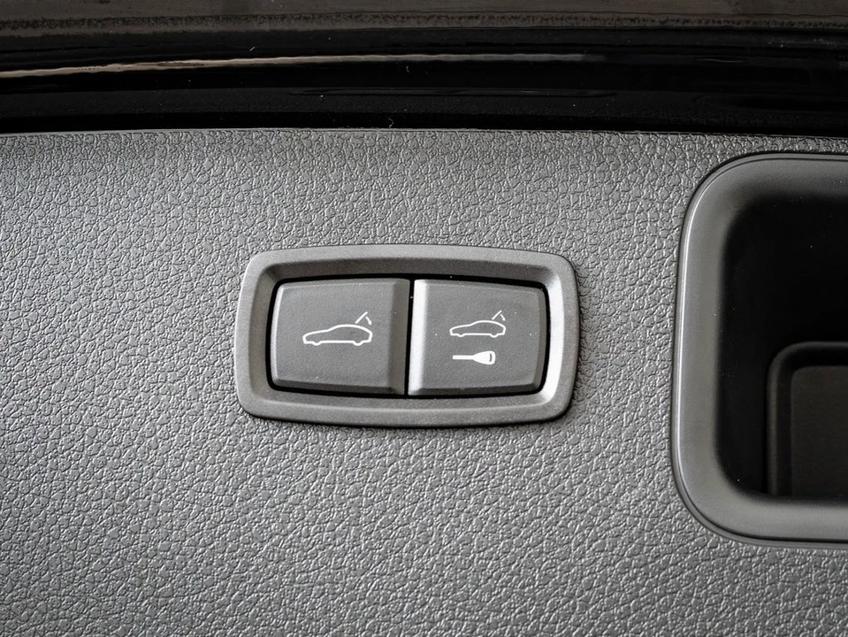 2024 Porsche Macan - Image 20 of 21