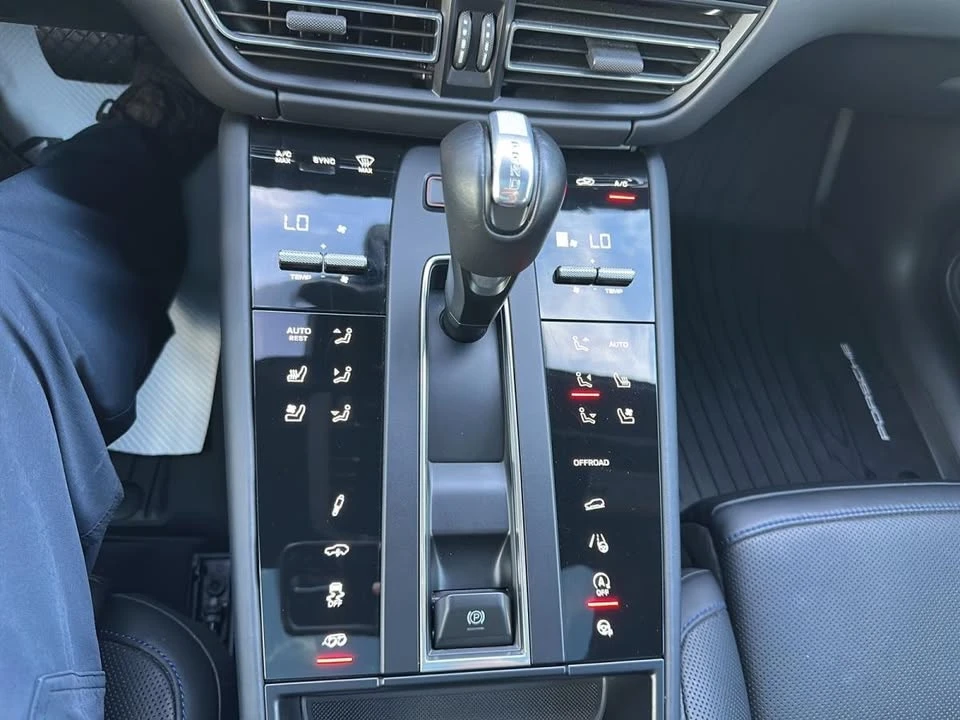 2024 Porsche Macan GTS - Image 13 of 20