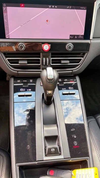 2024 Porsche Macan - Image 11 of 12