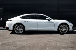 2024 Porsche 976 Panamera - Image 2 of 4