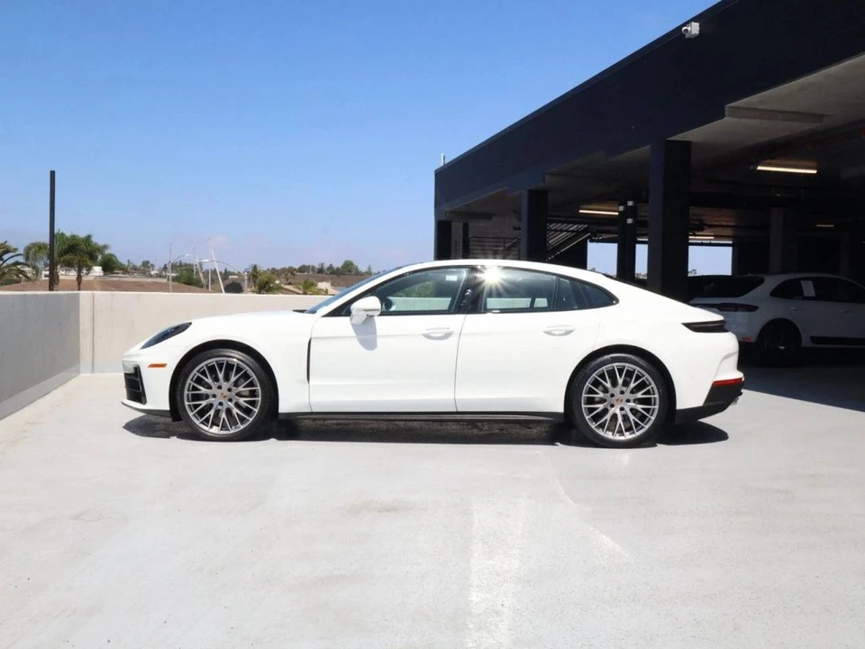 2024 Porsche 976 Panamera - Image 2 of 5