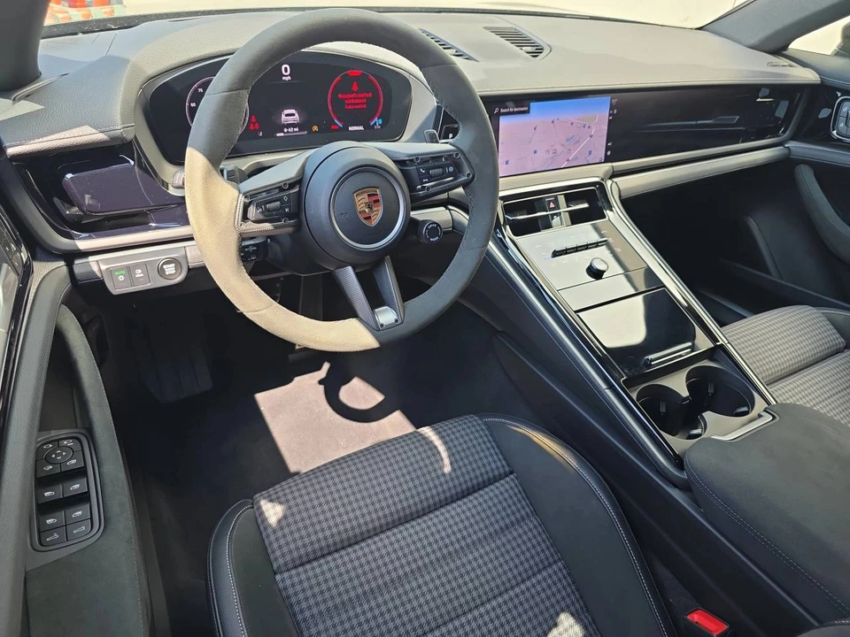 2024 Porsche 976 Panamera - Image 4 of 5