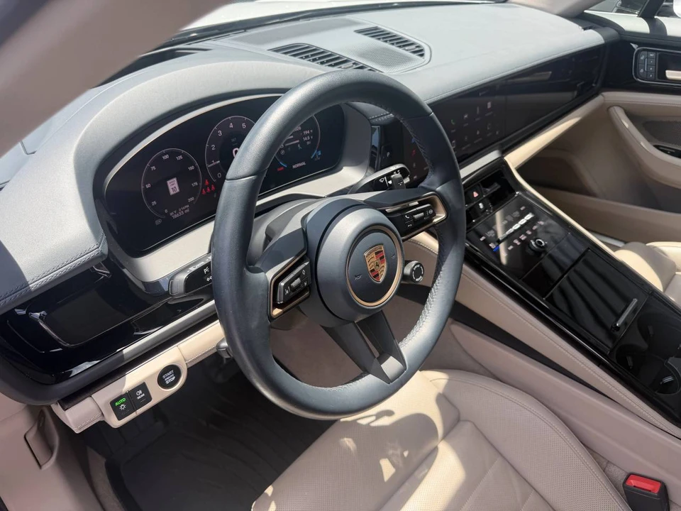 2024 Porsche 976 Panamera - Image 4 of 5