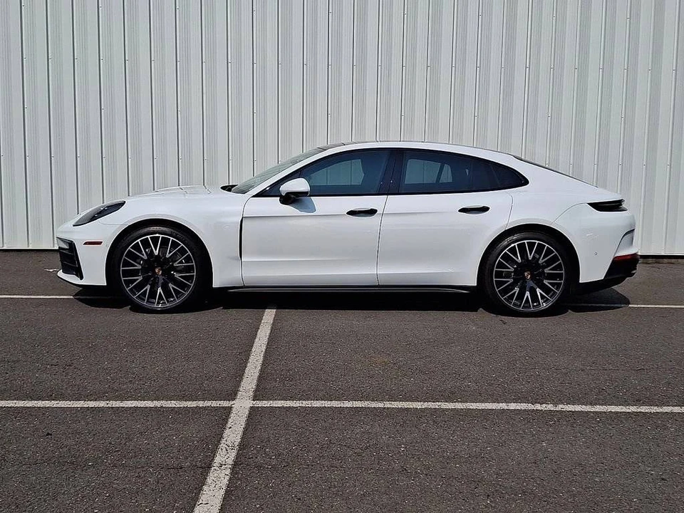 2024 Porsche 976 Panamera - Image 2 of 4