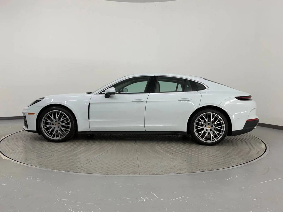 2024 Porsche 976 Panamera - Image 2 of 4