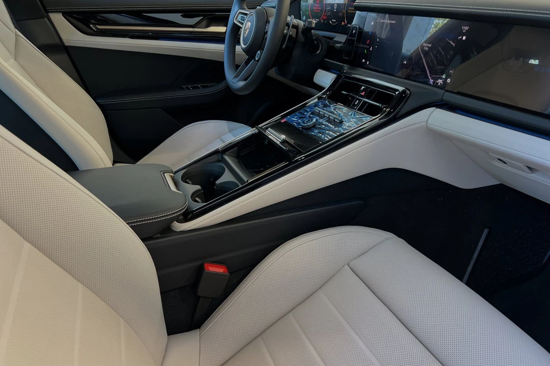 2024 Porsche 976 Panamera - Image 18 of 21