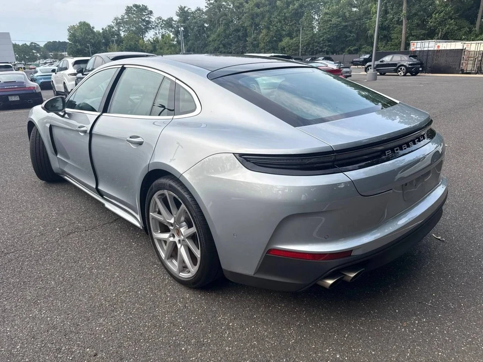 2024 Porsche 976 Panamera - Image 4 of 4