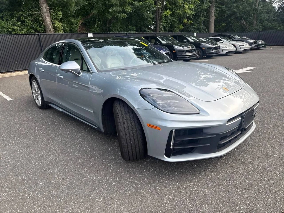 2024 Porsche 976 Panamera - Image 2 of 4