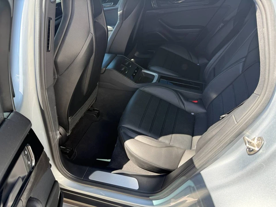 2024 Porsche 976 Panamera - Image 10 of 19
