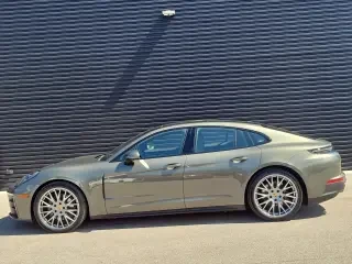 2024 Porsche 976 Panamera - Image 2 of 4