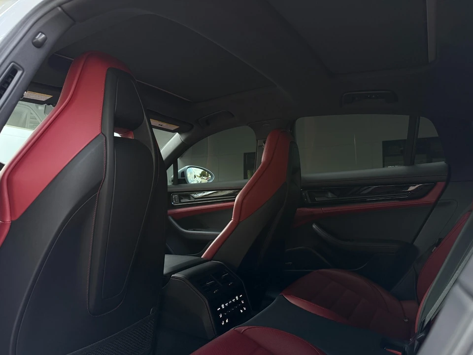 2024 Porsche 976 Panamera - Image 27 of 31