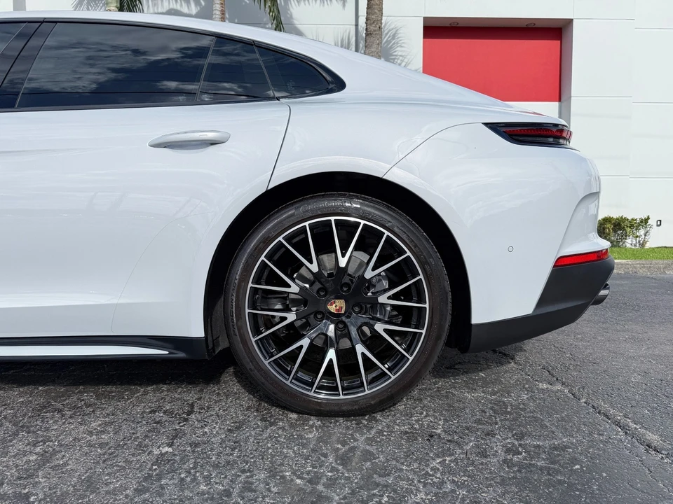 2024 Porsche 976 Panamera - Image 14 of 31